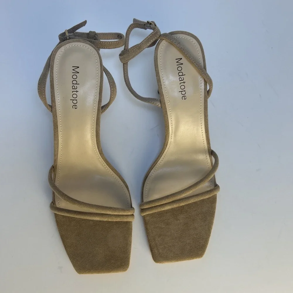 Modatope Zephira Strappy Block Heel Sandals Nude Suede Size 9.5 NIB Open Toe